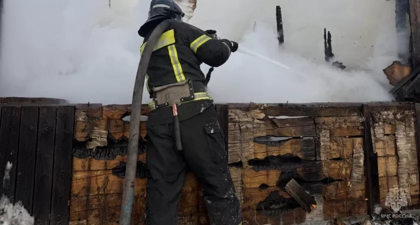 В Костромской области загорелась баня