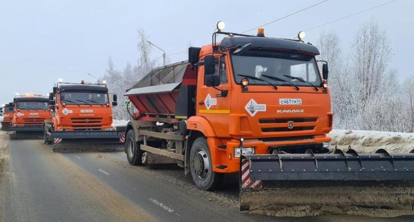 В Костромской области продолжается расчистка дорог после снегопадов