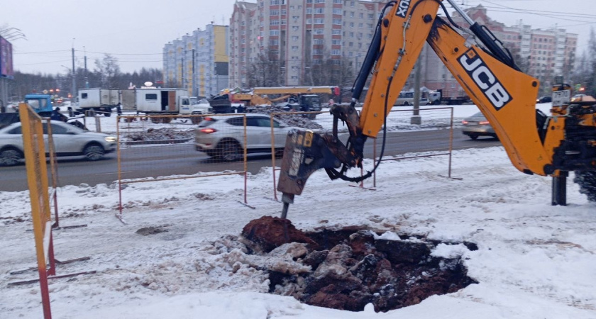 В Костроме в микрорайоне Паново ремонтируют участок водопровода