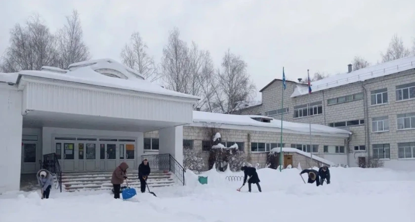 В Костроме близится к завершению комплекс мероприятий по освобождению от снега подъездов к социально значимым объектам
