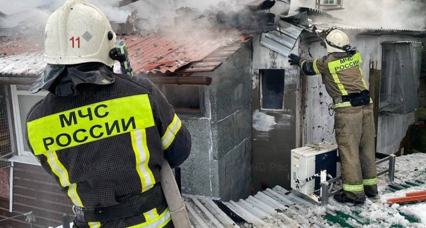 Огнеборцы спасли человека из горящего дома в Шарье