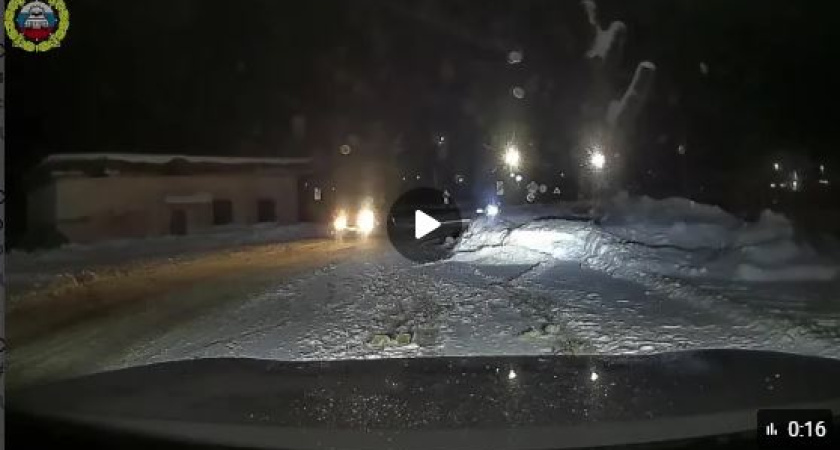 В Костромской области водители устроили «гонки» с поездом на красный свет