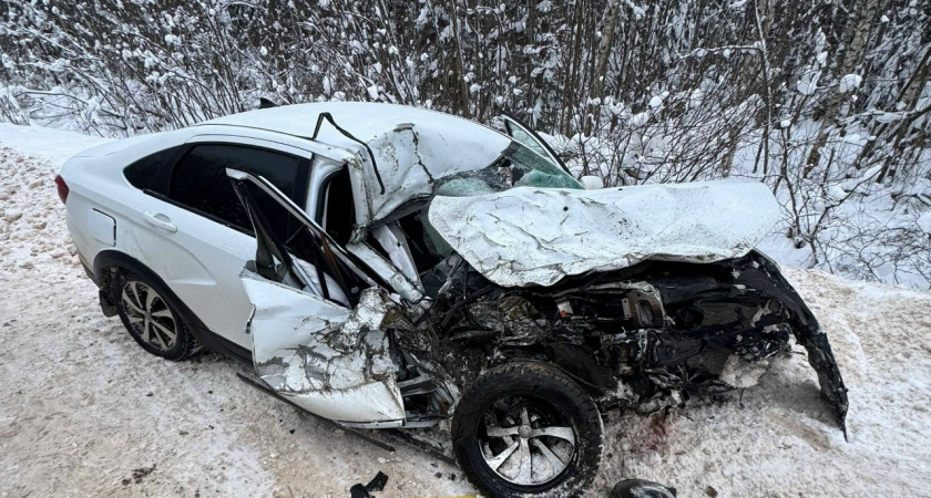 В Костромской области грузовик снес две легковушки: есть пострадавшие