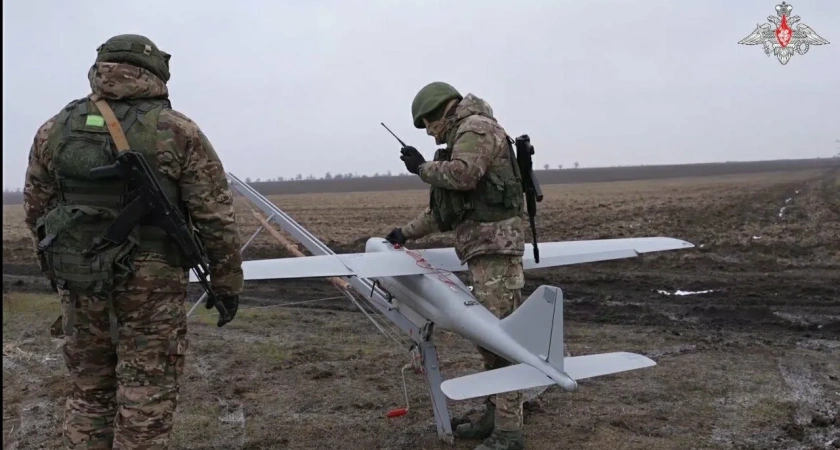 Пострадали восемь человек, в том числе ребенок: за ночь силы ПВО сбили десятки беспилотников ВСУ над регионами России