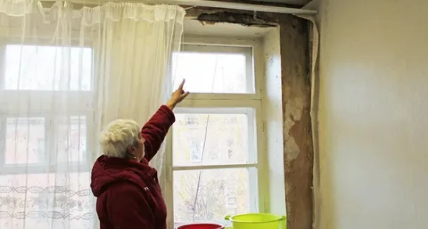 Лед на стенах и вода в комнатах: костромичка заставила УК отремонтировать разрушающийся дом
