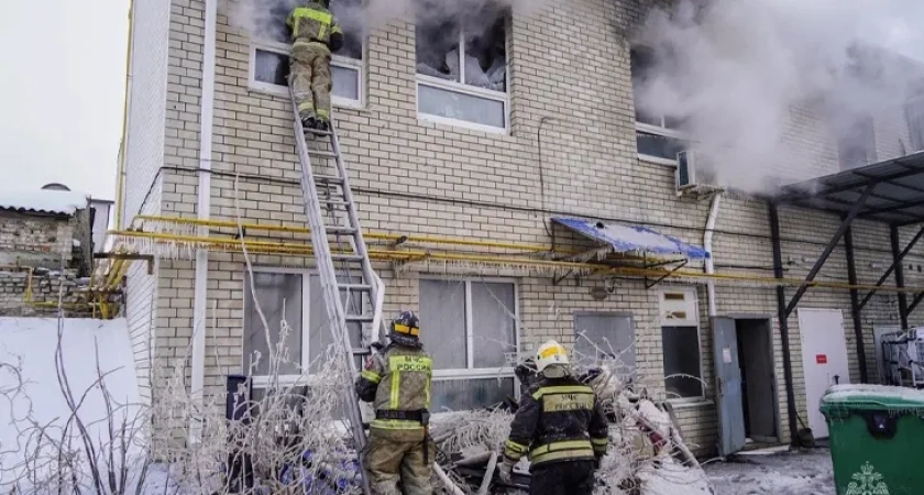 В Костроме загорелось офисное здание