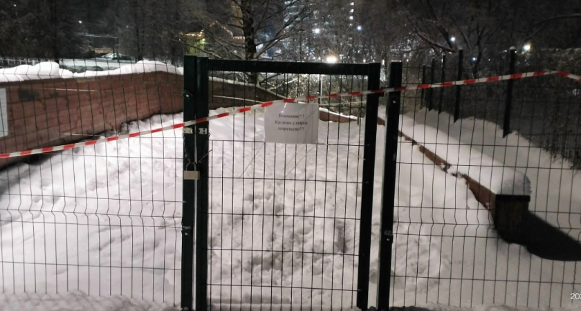 "Поставили от балды": в Костроме простаивает закрытой построенная за бюджетные деньги горка