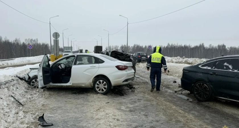 В Костроме в массовой аварии с четырьмя машинами погиб мужчина