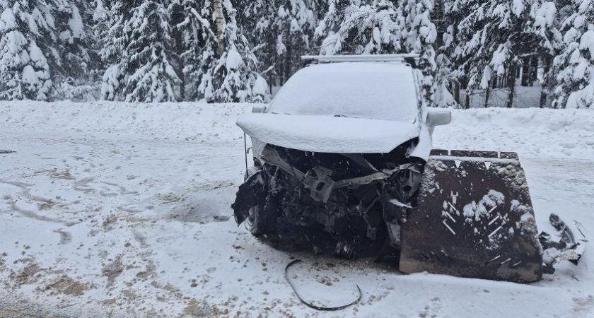 Травмы и месиво из машин под Костромой: иномарку выкинуло на встречку в лоб двум авто