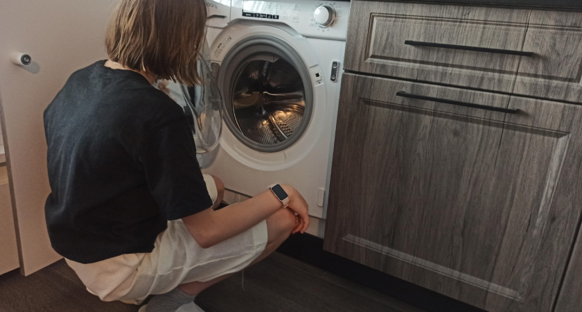 Почему нельзя оставлять дверцу стиральной машины открытой надолго: 90 процентов хозяек совершают эту ошибку