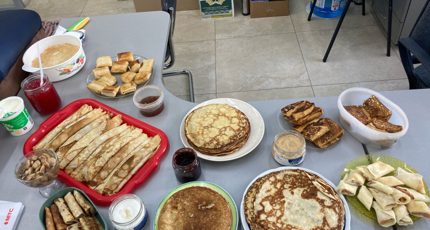 С такой начинкой ни одного блина не остается: сразу готовлю побольше и замораживаю