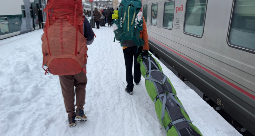 Лететь в отпуск с чемоданами больше не в тренде: ушлые туристы придумали, как взять побольше вещей, но не платить за багаж