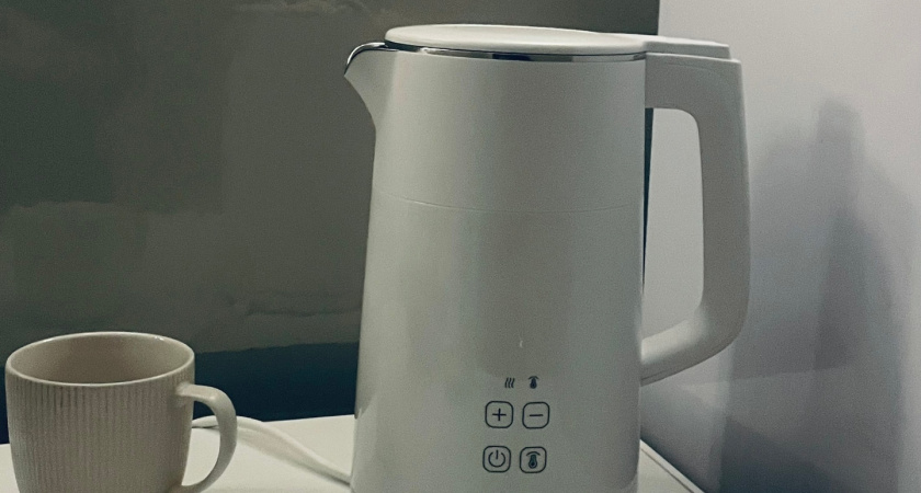 Кидаю 3 кусочка в чайник — и накипь исчезнет моментом: лайфхак безопасен для здоровья и прибора 