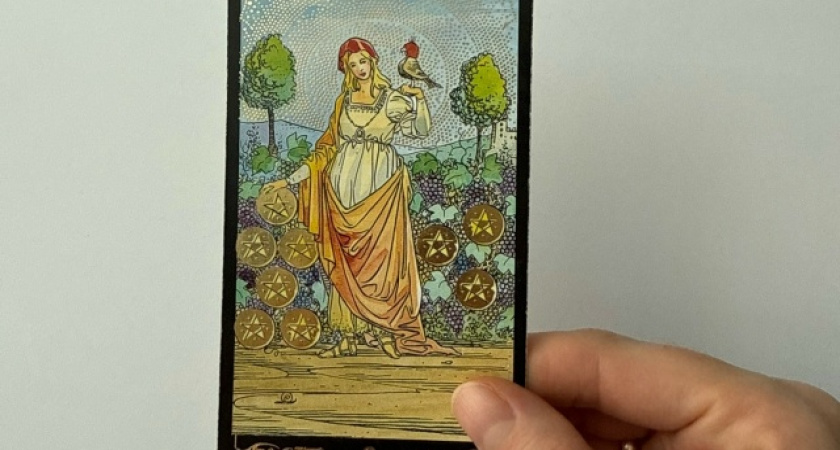 Деньги придут только через знания и труд - совет дня от карт Таро на 14 февраля