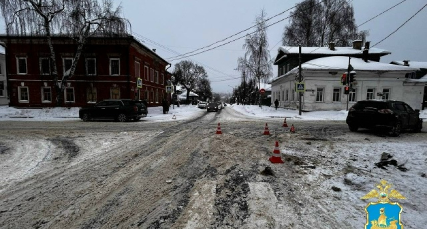 В Костроме 8-летний мальчик пострадал после столкновения двух иномарок 