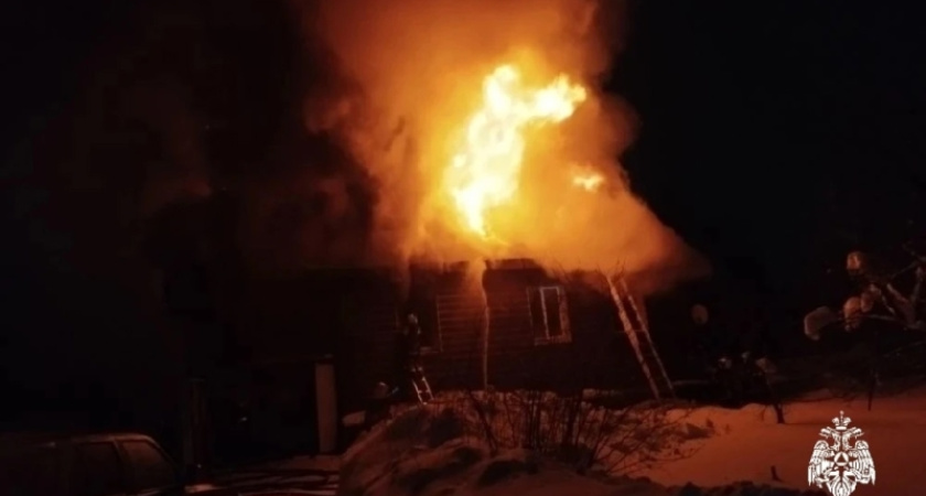 В Шарье бабушка обожгла шею в пятичасовом пожаре