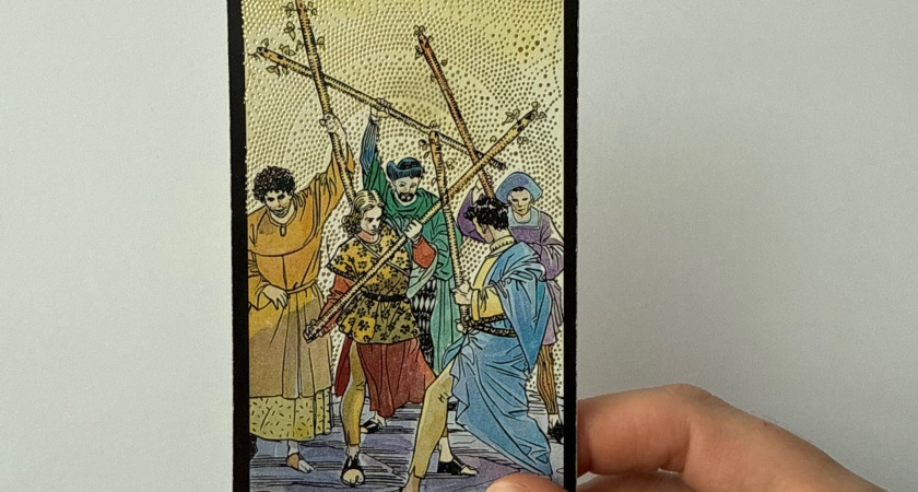 Не сдавайтесь, а ищите союзников - совет дня от карт Таро на 16 февраля