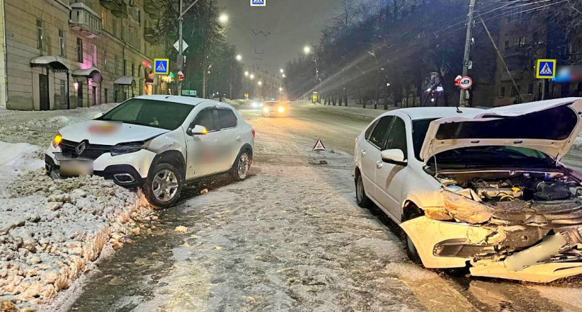 В Костроме школьник покалечился в жутком ДТП на перекрестке