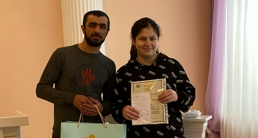 Золотая ярость и нежный цветок: в Костромской области выбрали необычное имя для новорожденной