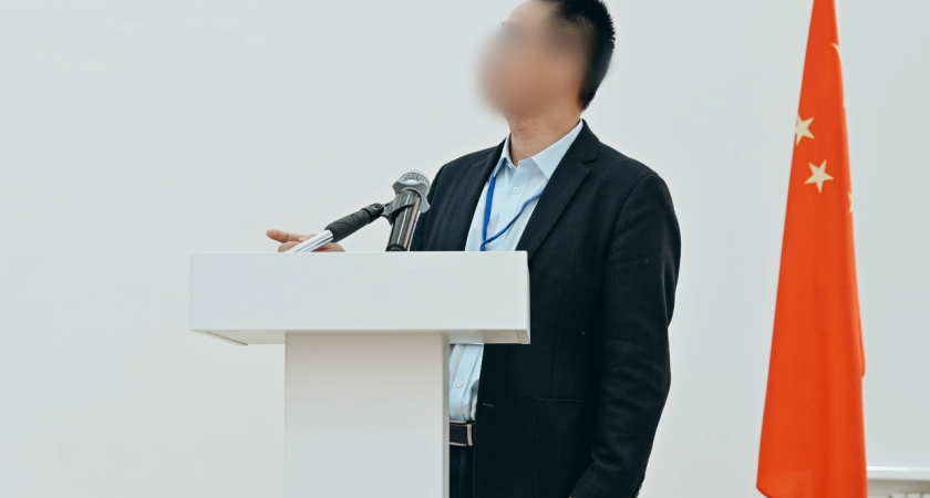 В Костроме за наклейку оштрафовали преподавателя из Китая