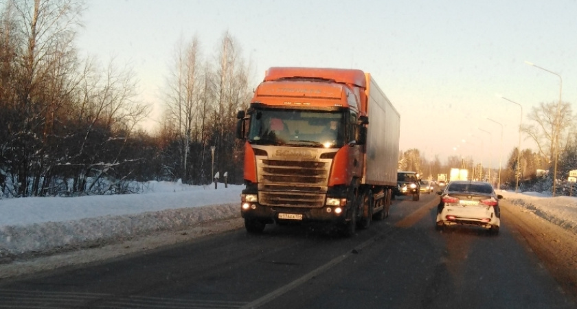 Грузовики и фуры выгнали из Костромы