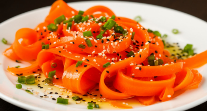 Всего 15 минут — и гениальная постная закуска готова: морковь по-корейски отдыхает