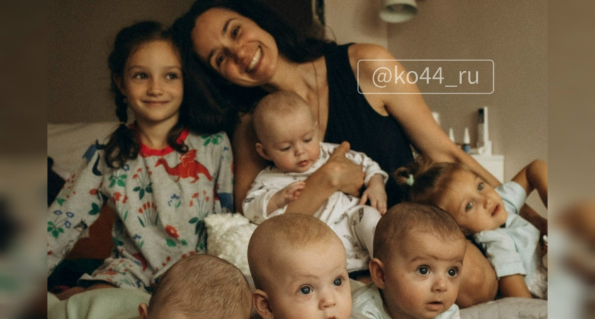 «25 подгузников в день - это еще мало!»: мама четверняшек из Костромы раскрыла секреты материнства