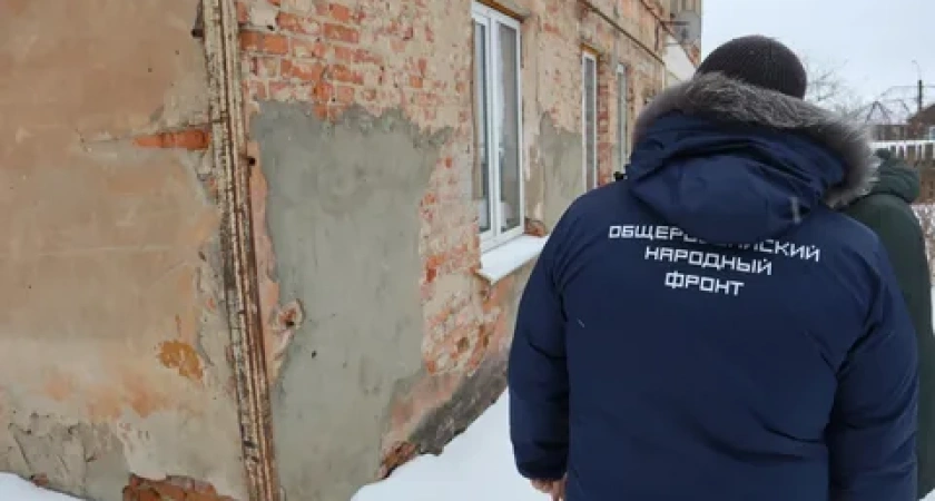 В Костроме рушится жилой дом