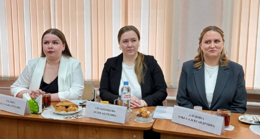 Губернатор вручил десяти педагогам сертификаты по 500 тысяч рублей