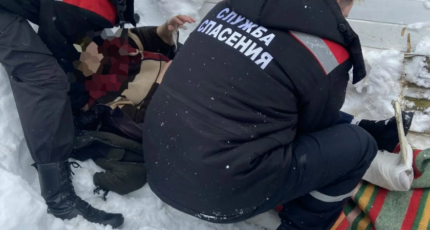 В Костроме спасатели откопали бабушку из-под снежного завала