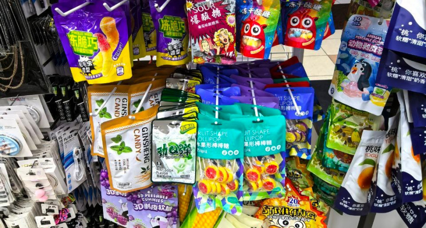 Чупа-чупсы с арбузом, «слизняки» и макаронс за 99 рублей: мои сладкие трофеи из Fix Price