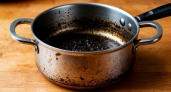 Блестит так, что хочется надеть очки: простое средство, которое возвращает старой кастрюле первозданный вид за 10 минут