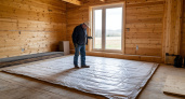 Утеплили полы дома за 2 часа и не потратили ни копейки: не мерзнем даже в минус 30
