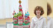 В Костроме школьник три года создавал из бумаги макет храма Василия Блаженного
