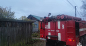 В Островском из-за неисправного дымохода загорелся жилой двухквартирный дом