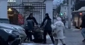 Родственники в центре Костромы подрались из-за наследства на остановке