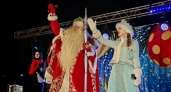 В Костроме Дед Мороз зажег огни на елках
