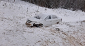 В Рождество на Костромской трассе иномарка угодила в кювет - что известно о пострадавших