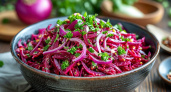 Вкусный салат со свеклой к 8 марта: домашних от него за уши не оттащить — простой и быстрый рецепт за копейки