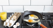 Не сало, не жир и не масло: на чём жарят яичницу продуманные хозяйки — запомните раз и навсегда