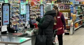 Как продавцы “Пятёрочки” дурят людей прямо на кассе: раскрываем 5 трюков, с помощью которых они нагревают покупателей на деньги