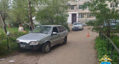 В Костроме автомобиль сбил 2-летнего ребенка во дворе дома