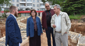 Глава Костромы проверил ход благоустройства сквера в Заволжском районе города