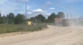 В Костромской области грузовики с местного карьера поднимают огромное количество пыли: жильцы бьют тревогу