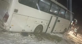 В Костромской области автобус с детьми оказался в овраге