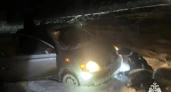 В Костромской области пожарные достали из кювета авто с 5-летним ребенком