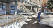 Прокуратура накажет костромское руководство за рухнувший козырёк больницы