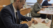 Глава Костромы сдал пробный ЕГЭ по русскому языку вместе с родителями