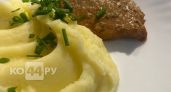 Без молока и масла. В картофельное пюре кладу 1 штучку - съедят и без мяса