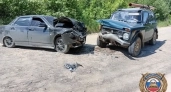 Под Костромой в лобовом столкновении двух легковушек чудом выжили люди